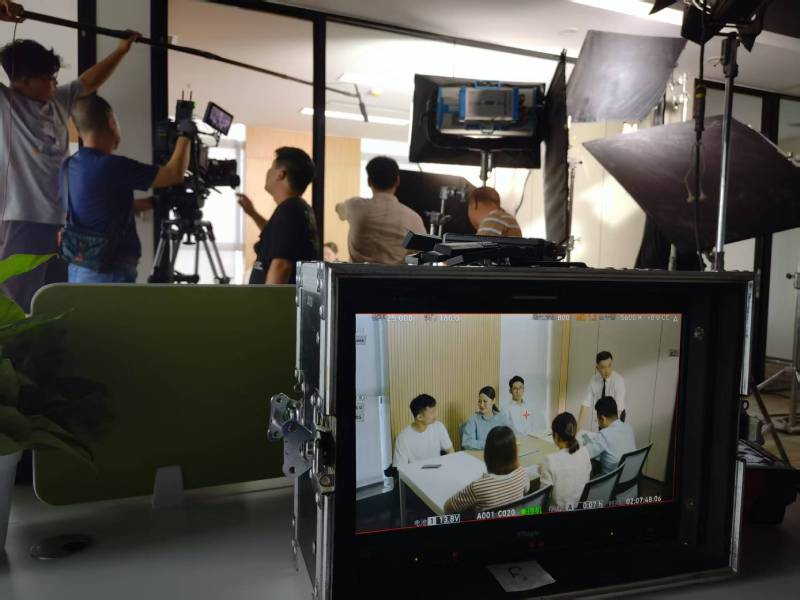 承德TVC拍摄公司：科技产品视觉化大师，诠释未来感与功能美学